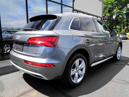 Photo 5 of 21 of 2019 Audi Q5 2.0T Premium Plus