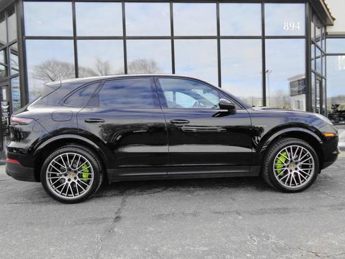 2022 Porsche Cayenne Cayenne E-Hybrid Platinum Edition