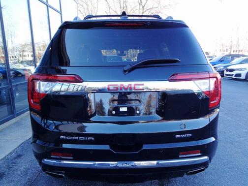 2020 GMC Acadia Denali