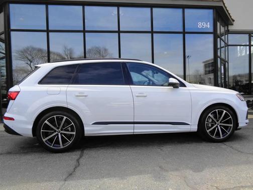 White 2023 Audi Q7 55 Prestige