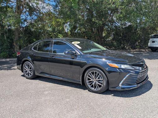 Midnight Black Metallic 2021 Toyota Camry XLE