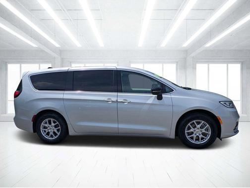 Silver Mist Clearcoat 2024 Chrysler Pacifica Touring L