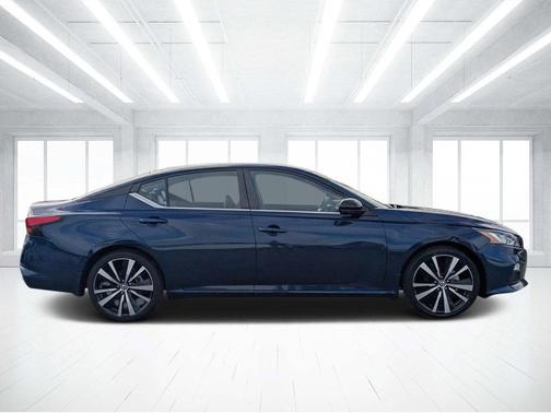 2021 Nissan Altima SR FWD