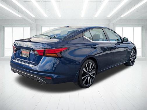 2021 Nissan Altima SR FWD