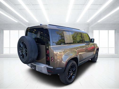 2025 Land Rover Defender 110 P300