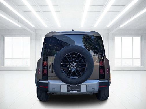 2025 Land Rover Defender 110 P300