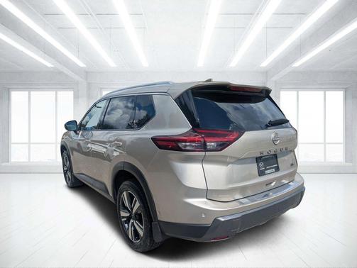 Champagne Silver Metallic 2024 Nissan Rogue SL