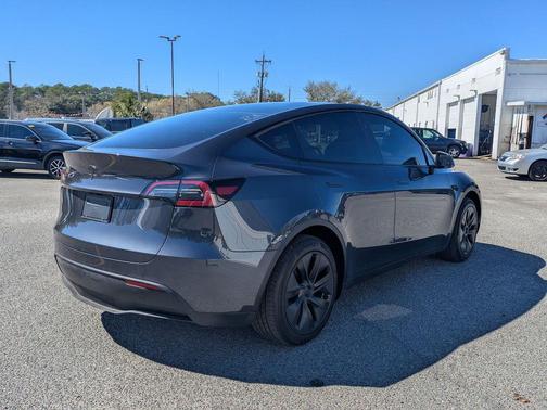 2025 Tesla Model Y Long Range Dual Motor Rear-Wheel Drive