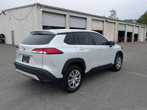 Pearl 2023 Toyota Corolla Cross L