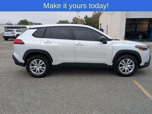 Pearl 2023 Toyota Corolla Cross L