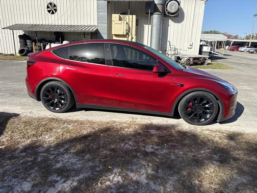 2024 Tesla Model Y Long Range Dual Motor All-Wheel Drive