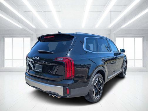 Ebony Black 2025 Kia Telluride S