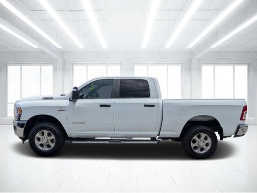 Bright White Clearcoat 2024 RAM 2500 Big Horn Crew Cab 4x4 6'4' Box