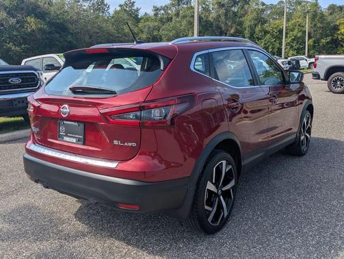 Pearl Metallic 2022 Nissan Rogue Sport SL