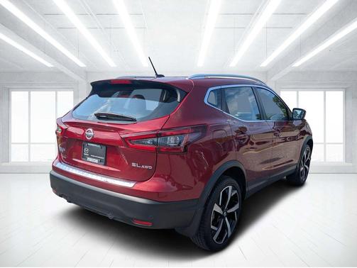 Pearl Metallic 2022 Nissan Rogue Sport SL