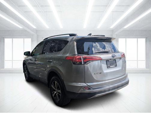 Silver Sky Metallic 2018 Toyota RAV4 XLE