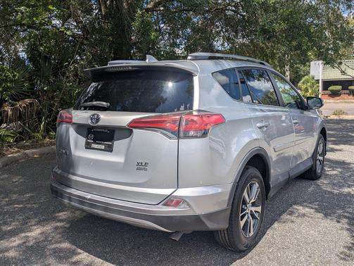 Silver Sky Metallic 2018 Toyota RAV4 XLE