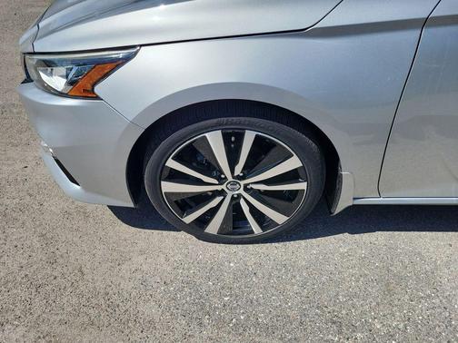 Brilliant Silver Metallic 2019 Nissan Altima 2.5 SR