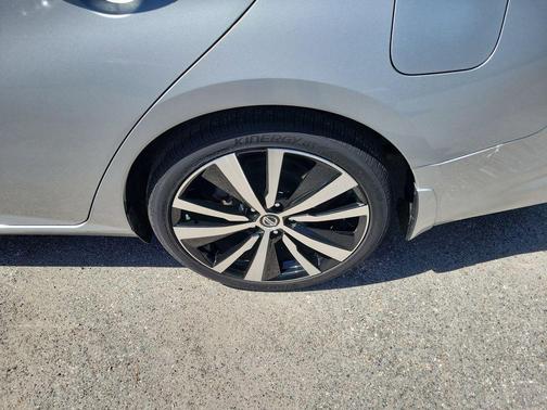 Brilliant Silver Metallic 2019 Nissan Altima 2.5 SR