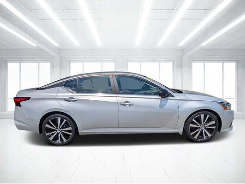 Brilliant Silver Metallic 2019 Nissan Altima 2.5 SR