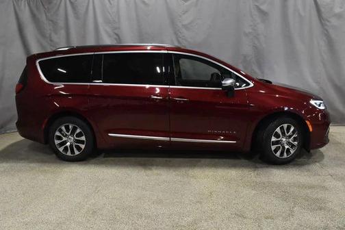 2023 Chrysler Pacifica Hybrid Pinnacle
