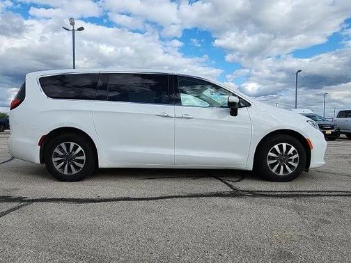 2023 Chrysler Pacifica Hybrid Touring L