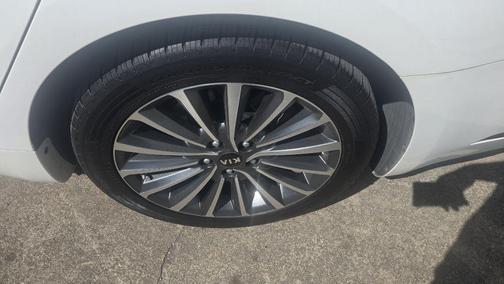 2018 Kia Cadenza Premium
