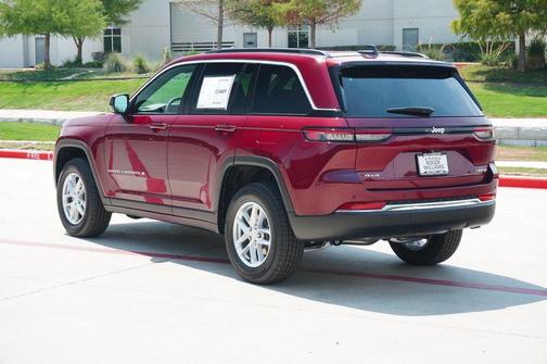 2025 Jeep Grand Cherokee Laredo