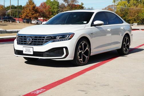 2022 Volkswagen Passat 2.0T R-Line
