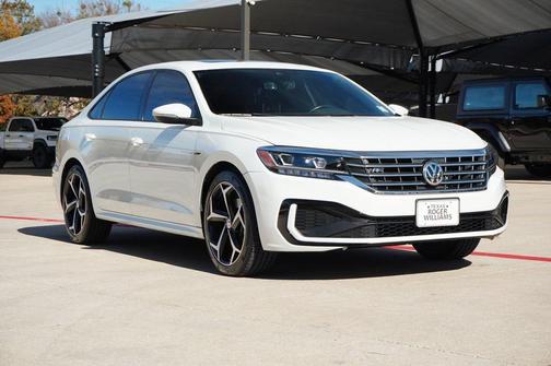 2022 Volkswagen Passat 2.0T R-Line