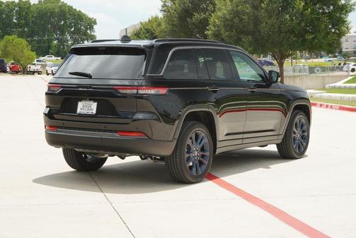Diamond Black Crystal Pearlcoat 2026 Jeep Grand Cherokee Limited