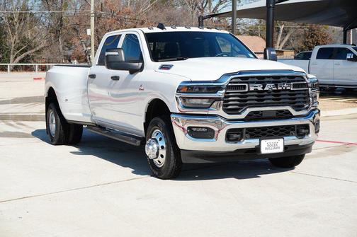 2025 RAM 3500 Tradesman Crew Cab 4x4 8' Box