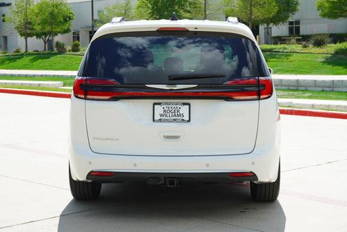 Bright White Clearcoat 2024 Chrysler Pacifica L