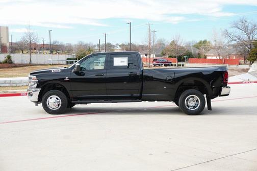 2026 RAM 3500 Tradesman Crew Cab 4x4 8' Box