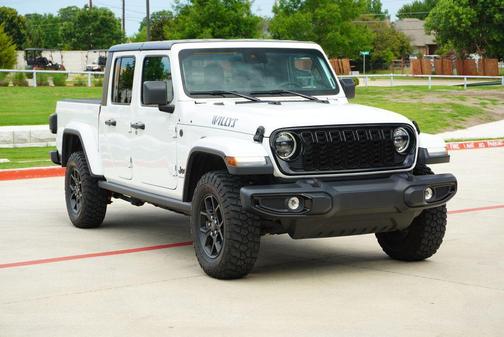 Bright White Clearcoat 2025 Jeep Gladiator Willys