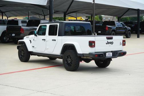 Bright White Clearcoat 2025 Jeep Gladiator Willys