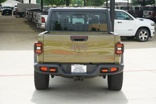 41 2025 Jeep Gladiator Mojave 4x4