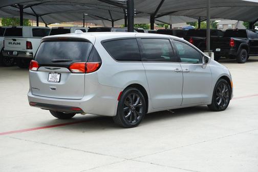 Billet Silver Metallic Clearcoat 2018 Chrysler Pacifica Touring Plus