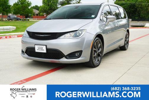 Billet Silver Metallic Clearcoat 2018 Chrysler Pacifica Touring Plus