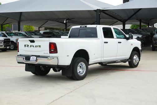 Bright White Clearcoat 2026 RAM 3500 Tradesman Crew Cab 4x4 8' Box