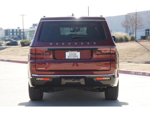 Photo 4 of 33 of 2022 Jeep Wagoneer Series III