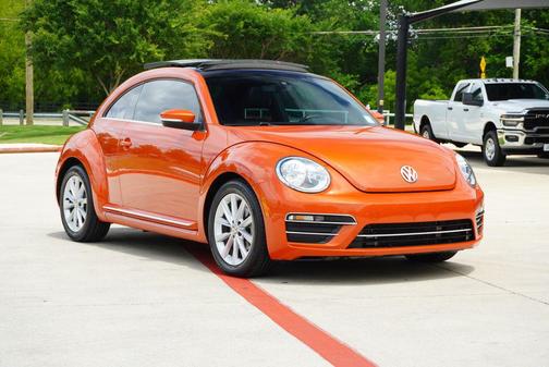 Habanero Orange Metallic 2019 Volkswagen Beetle 2.0T SE