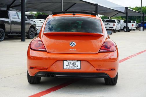 Habanero Orange Metallic 2019 Volkswagen Beetle 2.0T SE