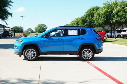 2023 Jeep Compass Latitude Lux