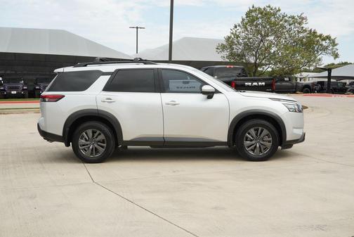 Brilliant Silver Metallic 2023 Nissan Pathfinder SV FWD