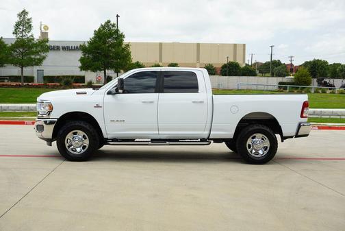 Bright White Clearcoat 2022 RAM 2500 Big Horn Crew Cab 4x4 6'4' Box