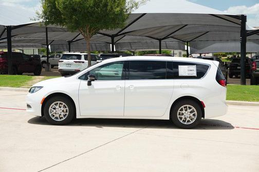 2025 Chrysler Voyager LX