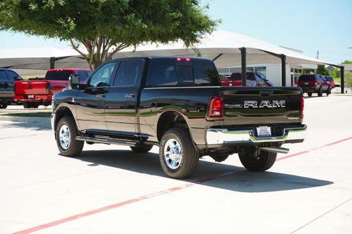 Diamond Black Crystal Pearlcoat 2025 RAM 2500 Tradesman Crew Cab 4x4 6'4' Box