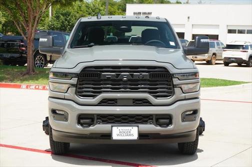 2025 RAM 3500 Lone Star Crew Cab 4x4 8' Box