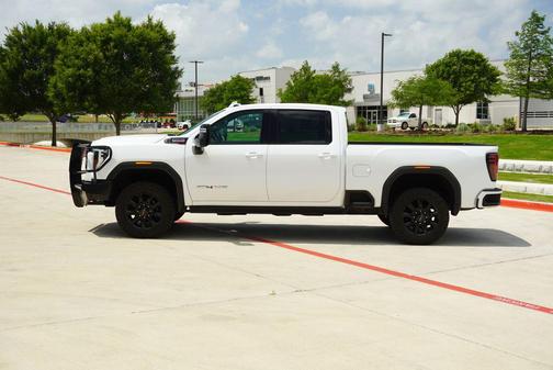 Summit White 2025 GMC Sierra 2500 AT4